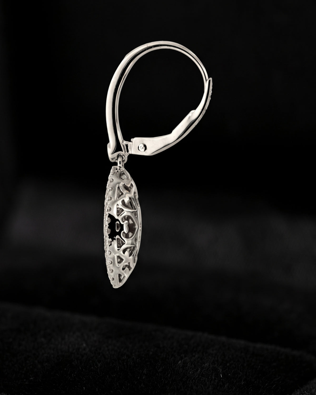 Rear view of a diamond navette drop earring in 18K white gold, showing the openwork reverse and leverback fastening, reference 1953E.