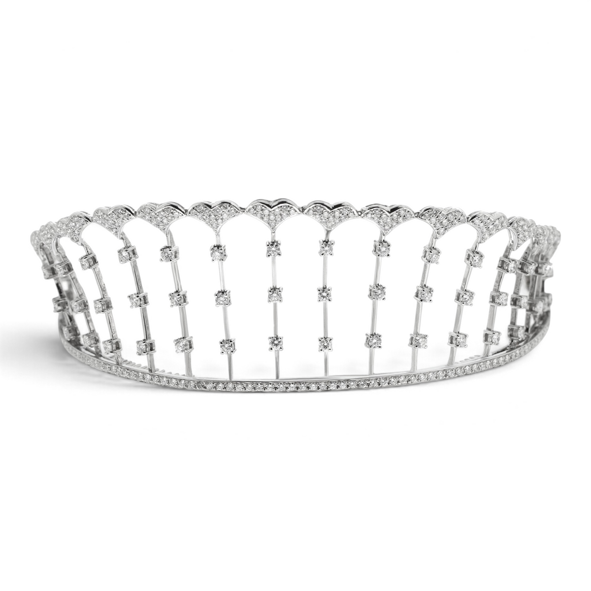 hofjewellery scalloped tiara in 18K white gold with 9.81ct round diamonds in an elegant openwork arch design.