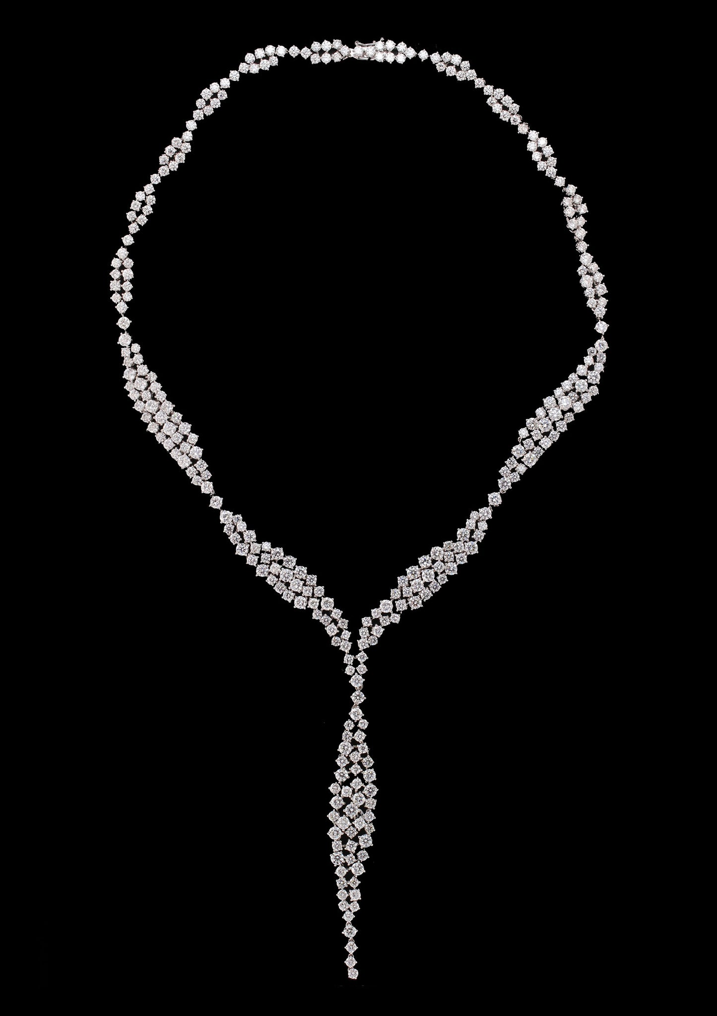 18K White Gold NECKLACE featuring 34.58ct Round Natural Diamonds, crafted with 14.40 grams of gold in an elongated and flexible design.