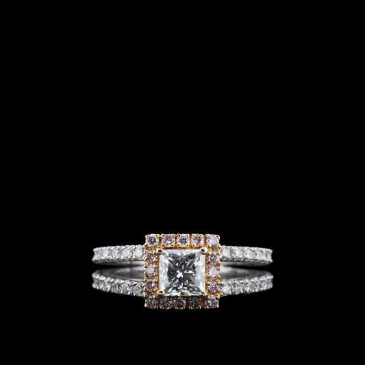 Princess-cut diamond halo ring with a split band in 18K rose and white gold, reference 1938RS.
