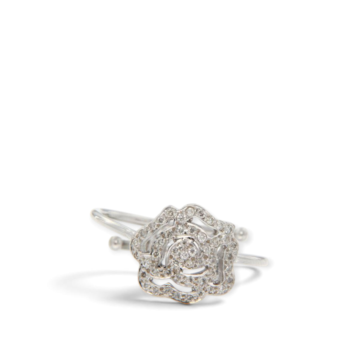 Front view of the diamond-set rose motif on an open-band ring in 18K white gold, reference 2213R.