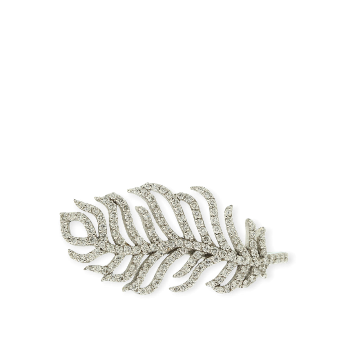 Top view of the openwork diamond feather motif on an 18K white gold ring, reference 2604R.