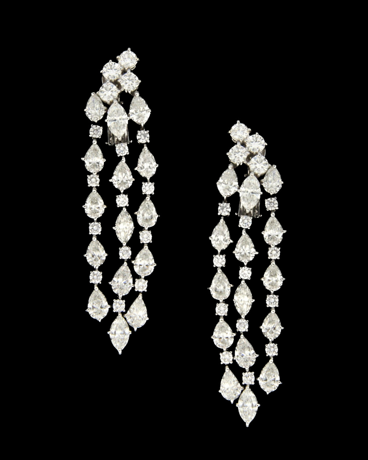 Bullicula cascading tassel earrings with pear-shaped, marquise and round diamonds in 18K white gold, reference 556E.