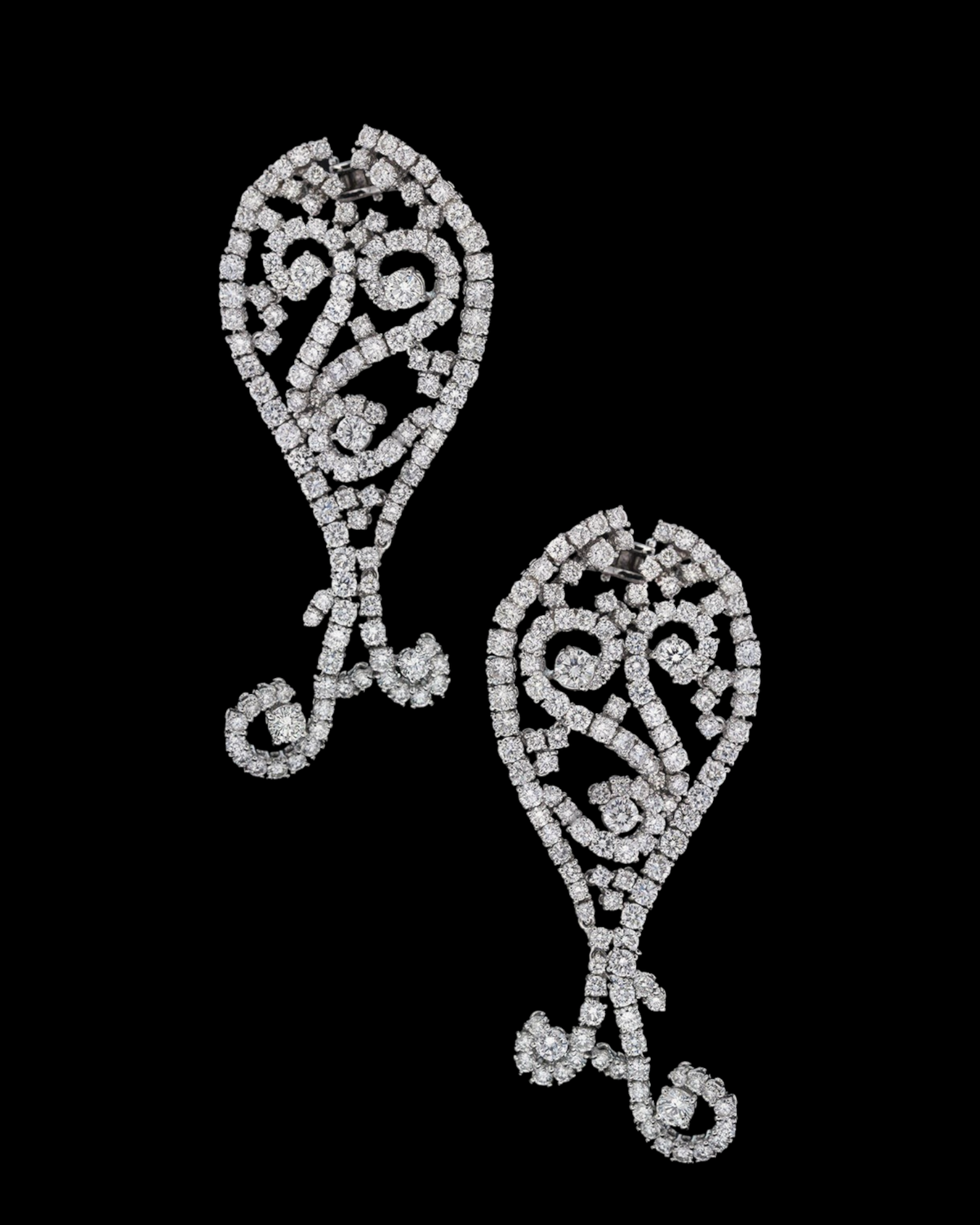 hofjewellery round brilliant diamond earrings in 18K white gold with an intricate filigree scroll design