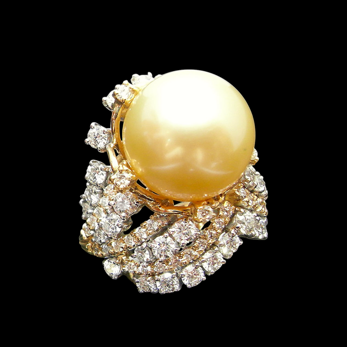 hofjewellery Luminus ring featuring a large golden South Sea pearl set in 18K yellow and white gold with 2.66ct diamonds