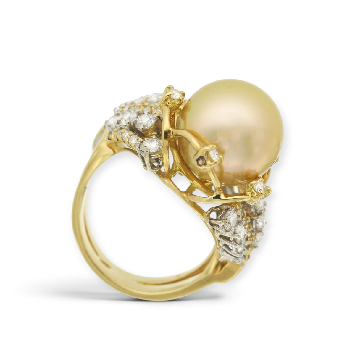 hofjewellery Luminus ring featuring a golden South Sea pearl set in 18K yellow and white gold with round diamonds.