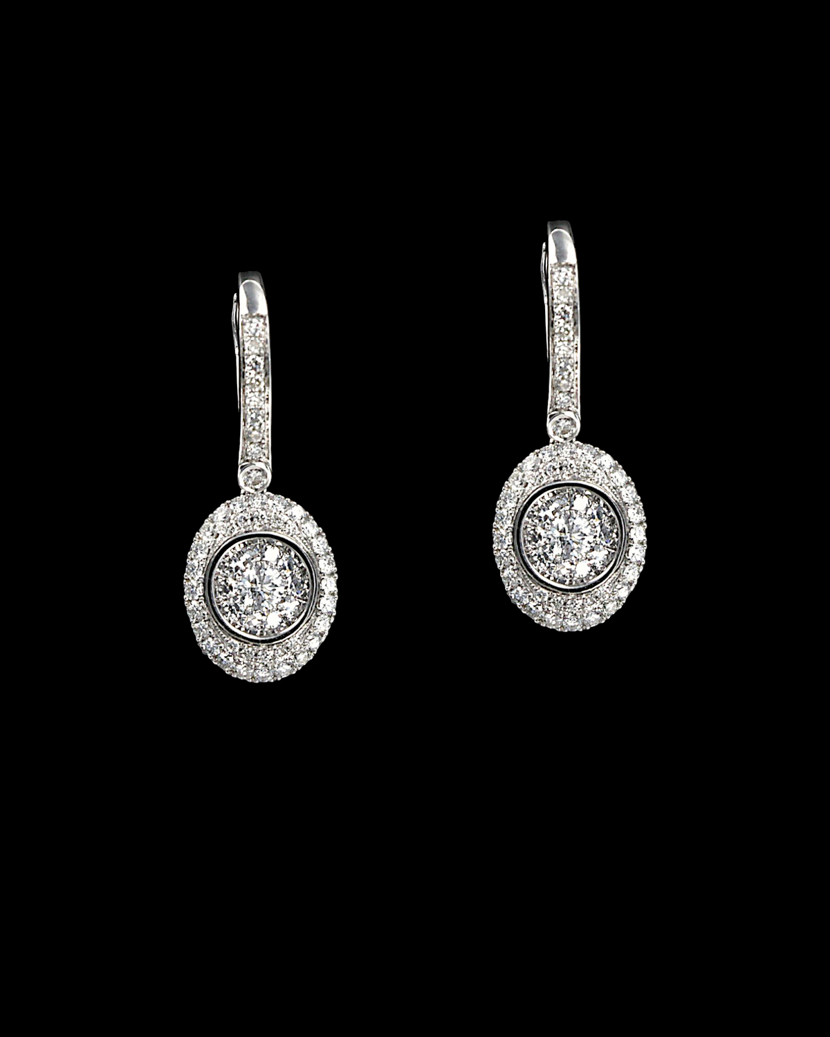hofjewellery Illusio Ovale Inaurus 18K white gold oval drop earrings with illusion-set round brilliant diamonds.