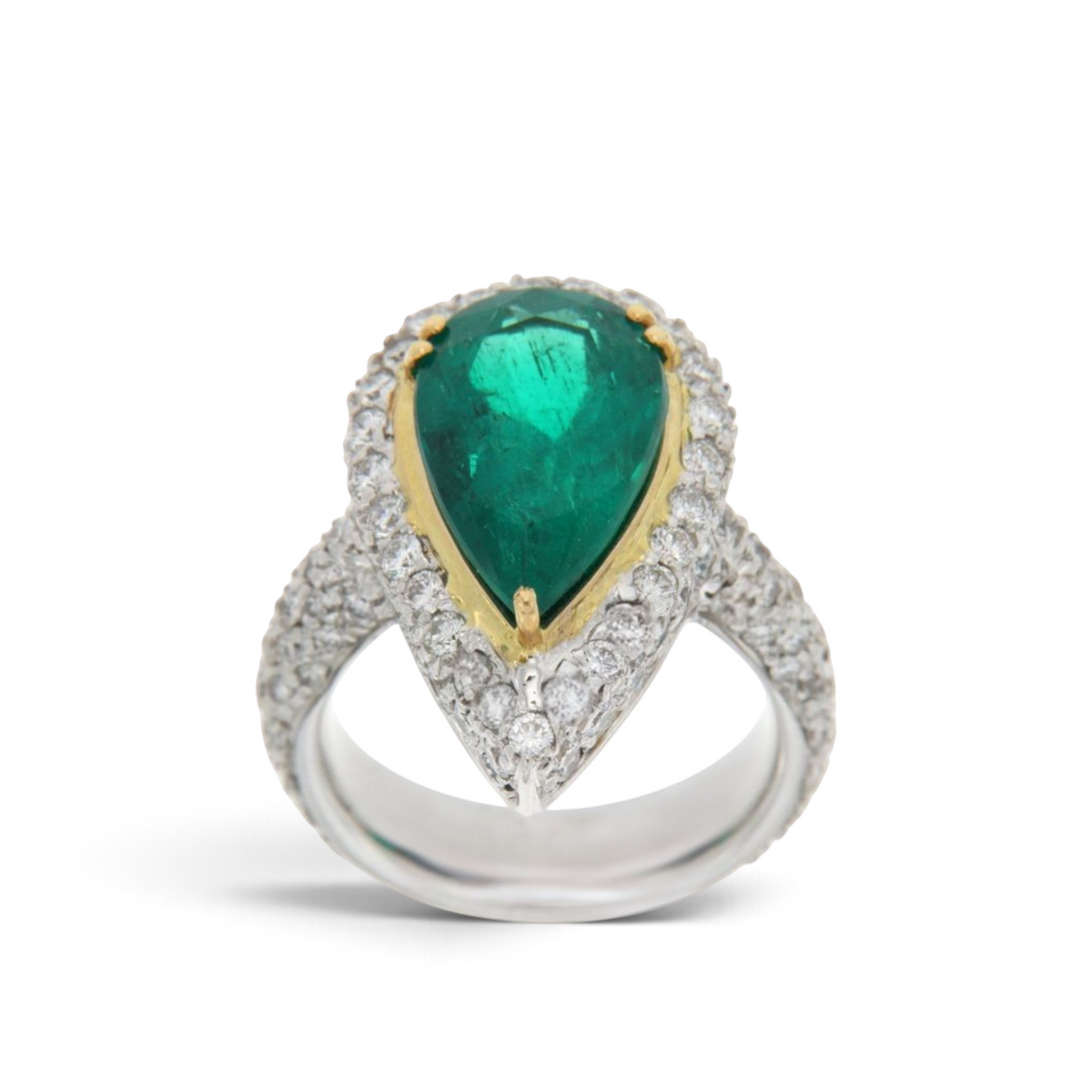 hofjewellery Smeraldo Splendore I pear-shaped Colombian emerald ring with a diamond halo in 18K white gold.