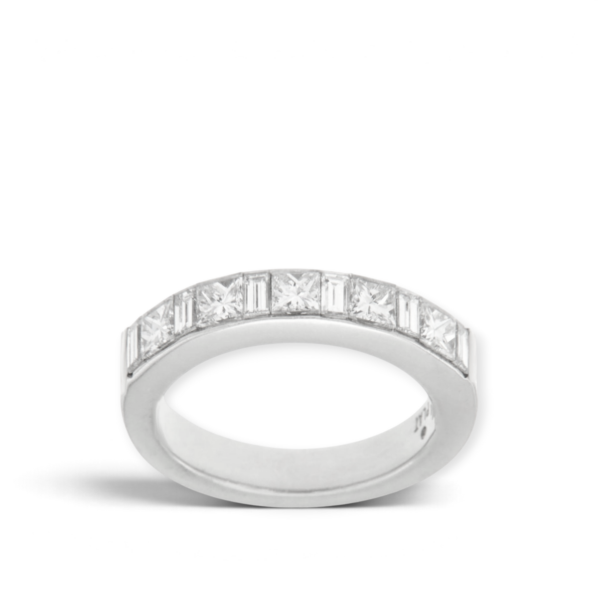 hofjewellery platinum band ring featuring alternating princess-cut and baguette-cut diamonds for a brilliant sparkle.