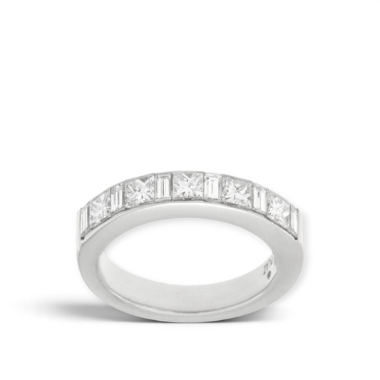 hofjewellery platinum band ring featuring alternating princess-cut and baguette-cut diamonds for a brilliant sparkle.